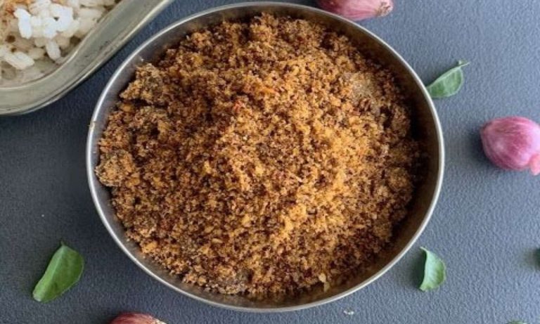 Naadan chammandhi podi recipe