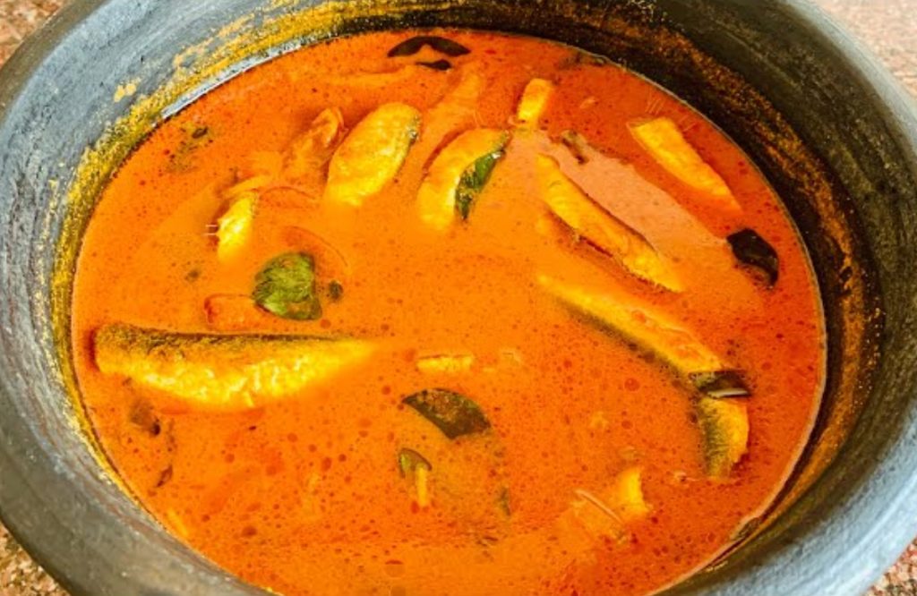 Thenga Aracha Mathi Curry