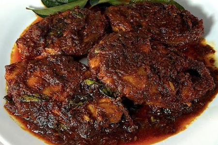 ഇങ്ങനെയൊരു മീൻ വറുത്തത് നിങ്ങൾ കഴിച്ചിട്ടുണ്ടോ..? ഈയൊരു മീൻ വറുത്തതിന്റെ രഹസ്യം അറിഞ്ഞാൽ നിങ്ങൾ ഞെട്ടും..!!